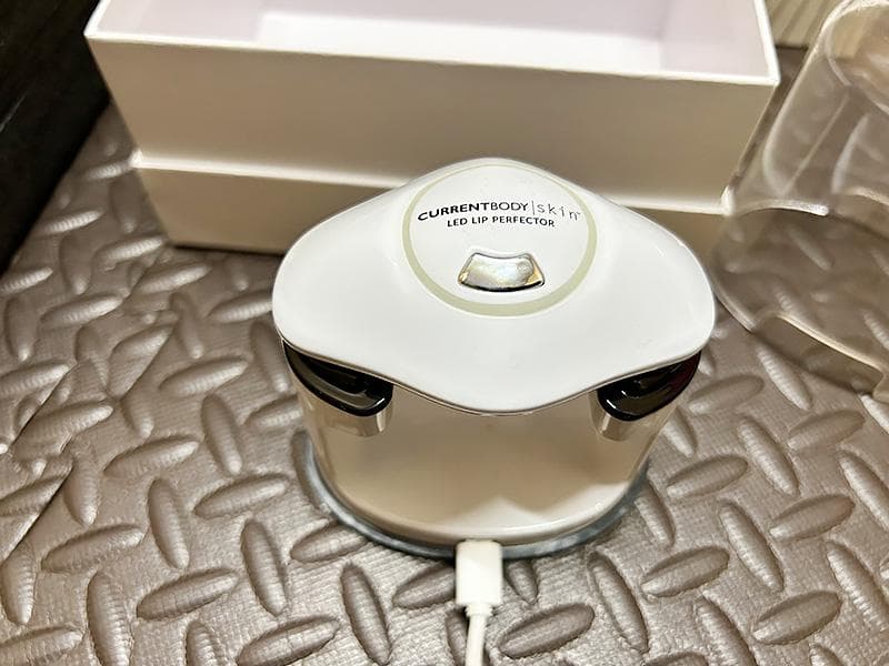【美顔器】CURRENTBODY LED Lip Perfector リップケア