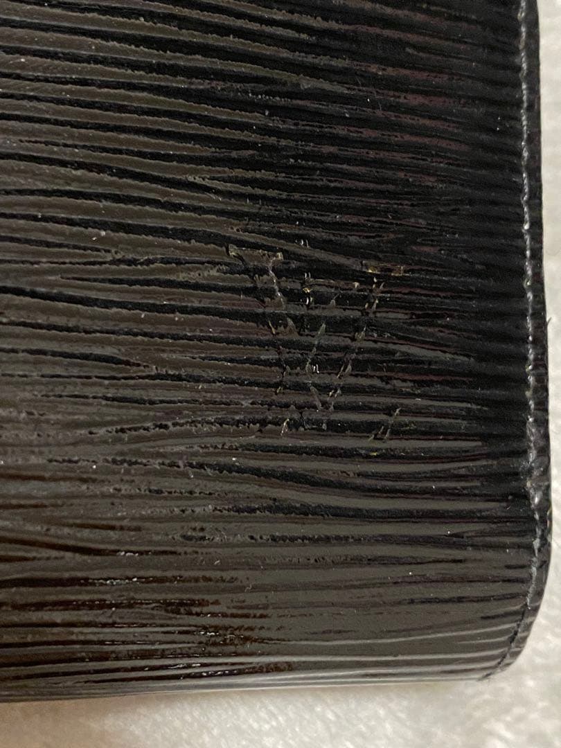 美品 ルイヴィトン エピエレクトリック ジッピーウォレット 長財布 値下げ中