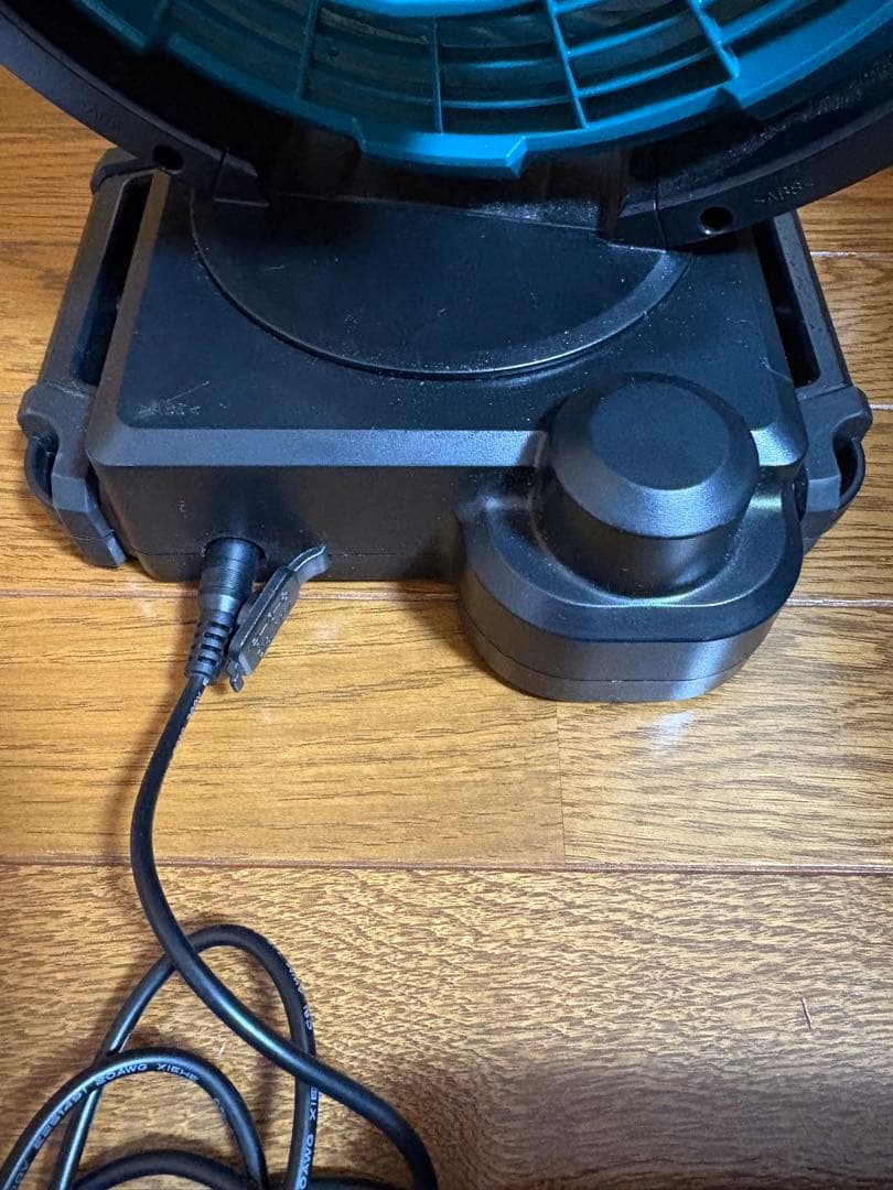 マキタ　充電式ファン CF102D