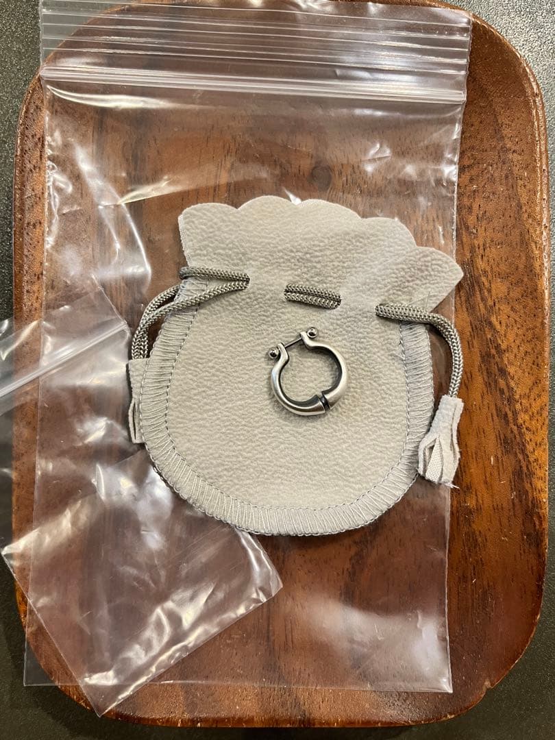 伊勢谷友介氏　ピアス片耳