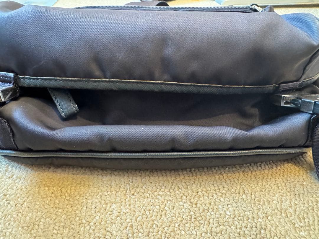 プラダ　PRADA メッセンジャーバッグ