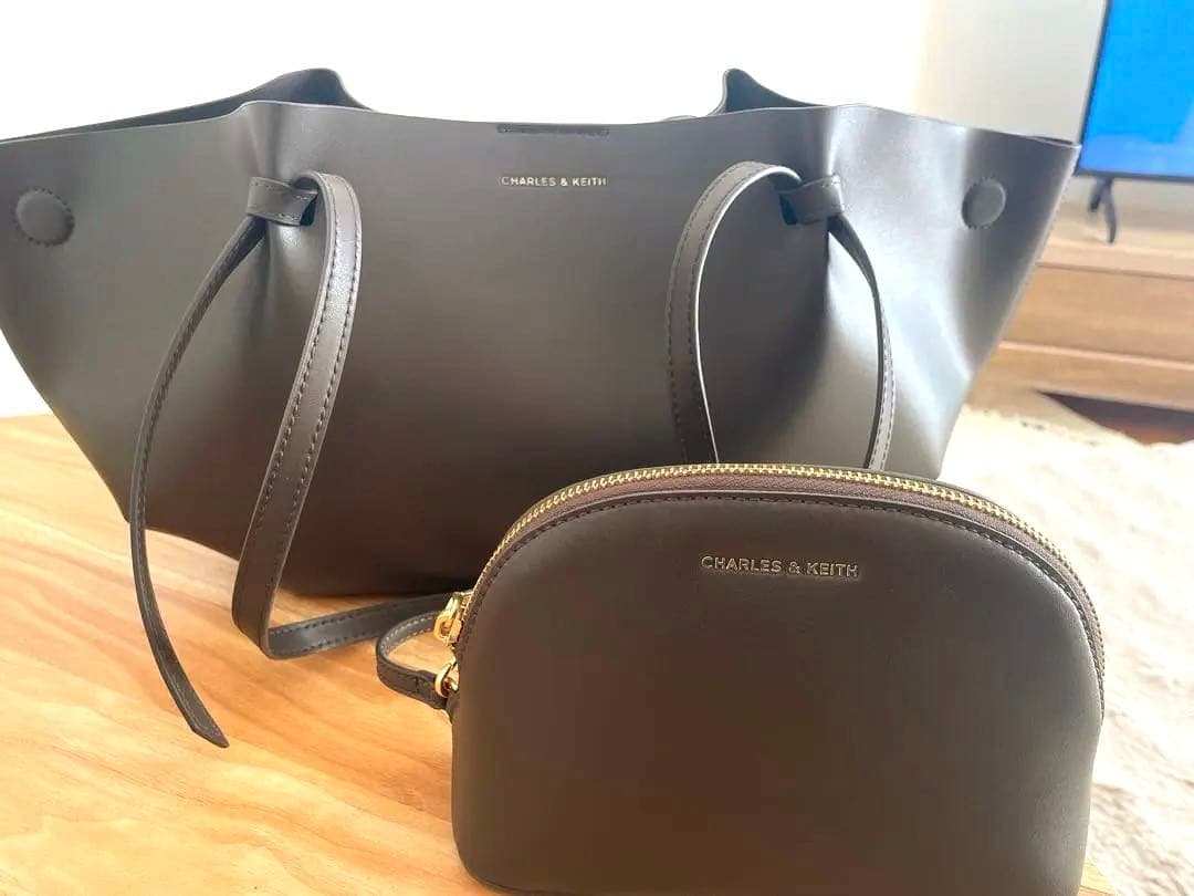 CHARLES & KEITH カルラ　【12/16までお値下げ中】