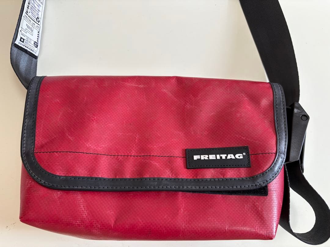 FREITAG 赤 メッセンジャーバッグ