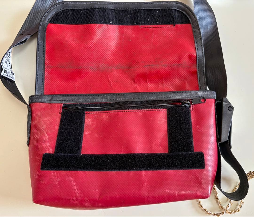 FREITAG 赤 メッセンジャーバッグ