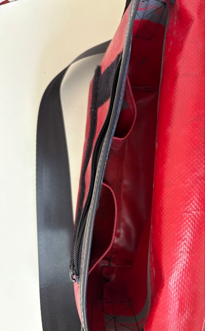 FREITAG 赤 メッセンジャーバッグ