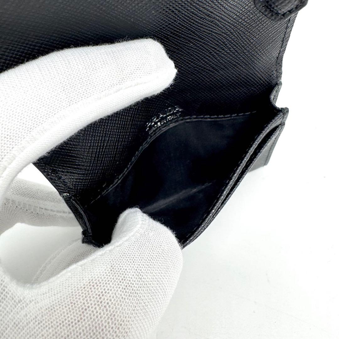 【新品同様・現行✨】プラダ ケース サフィアーノ レザー トライアングル