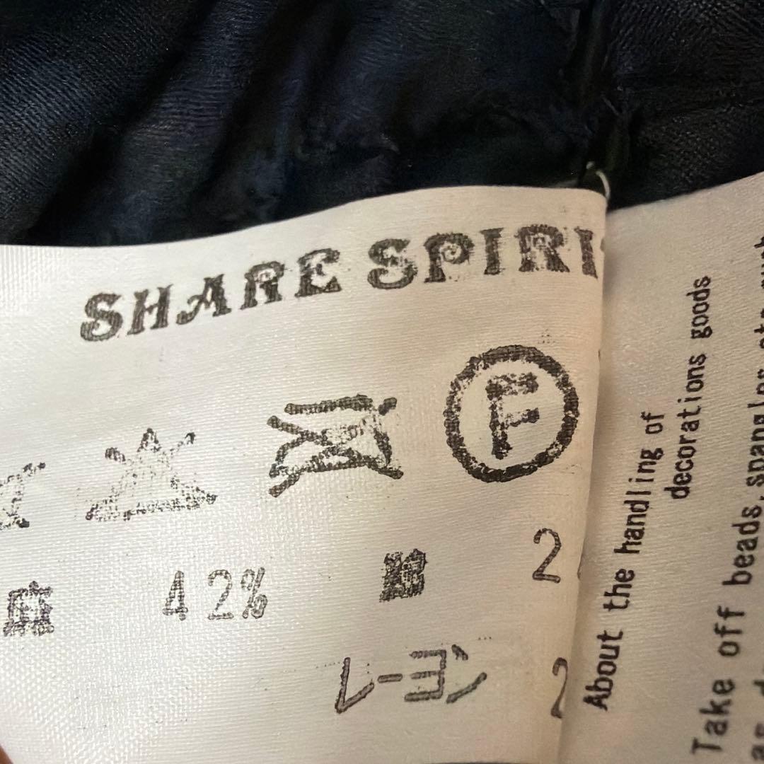 黒い模様入りパンツ ウエストビーズ装飾付き