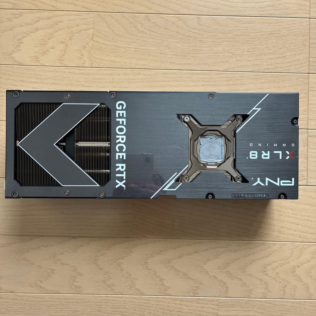 PNY 4090 ヒートシンク　3連　ファン　LED バックプレート