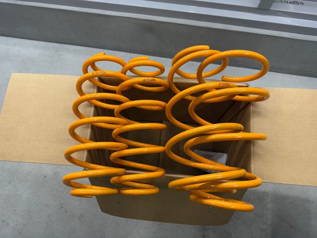 プリウスα ZOOMダウンサス　新品