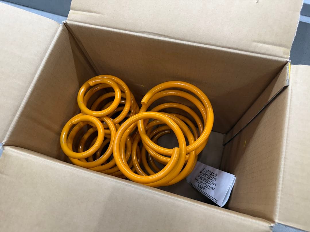 プリウスα ZOOMダウンサス　新品