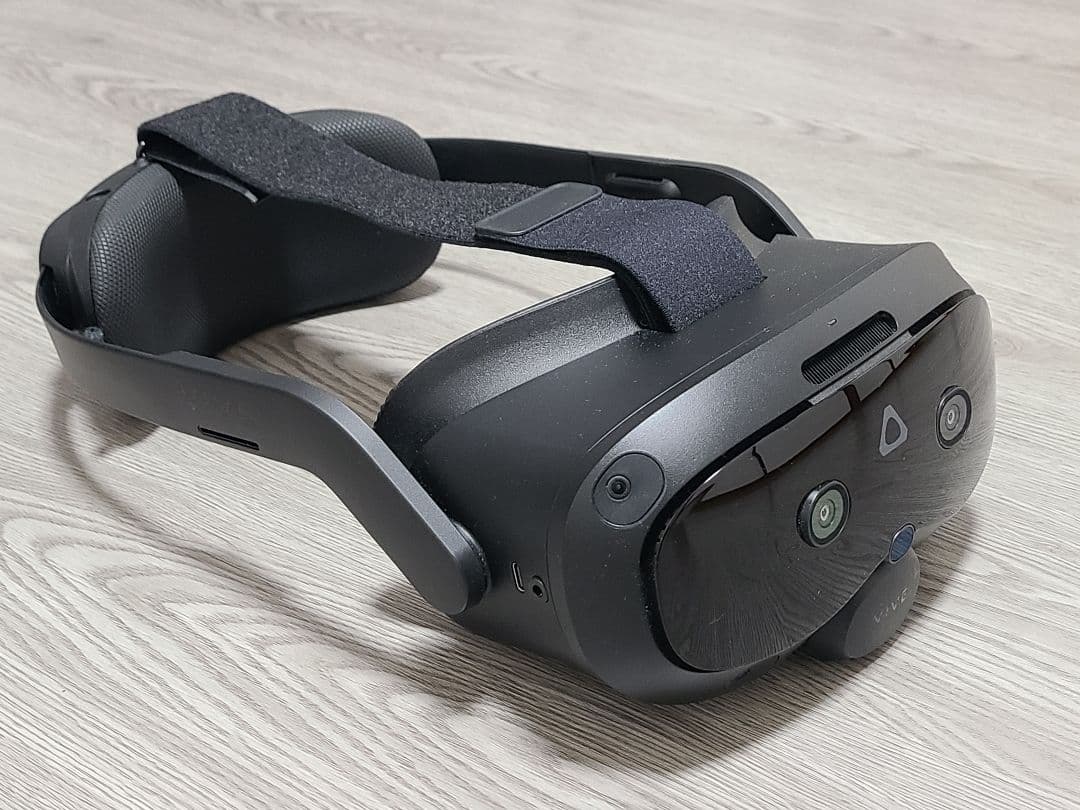 VIVE Focus Vision DP接続ケーブル&フェイシャルトラッカー