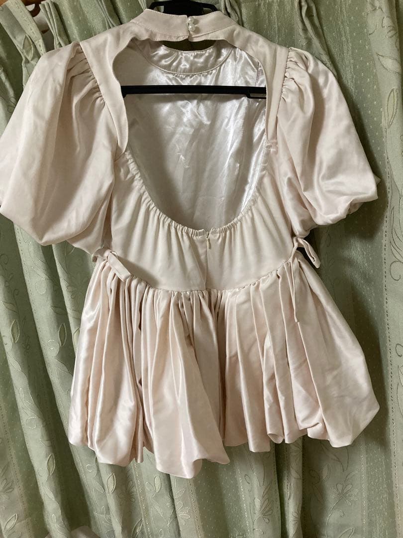 トリートユアセルフtreat ürself サテンバルーンペプラムミニワンピース