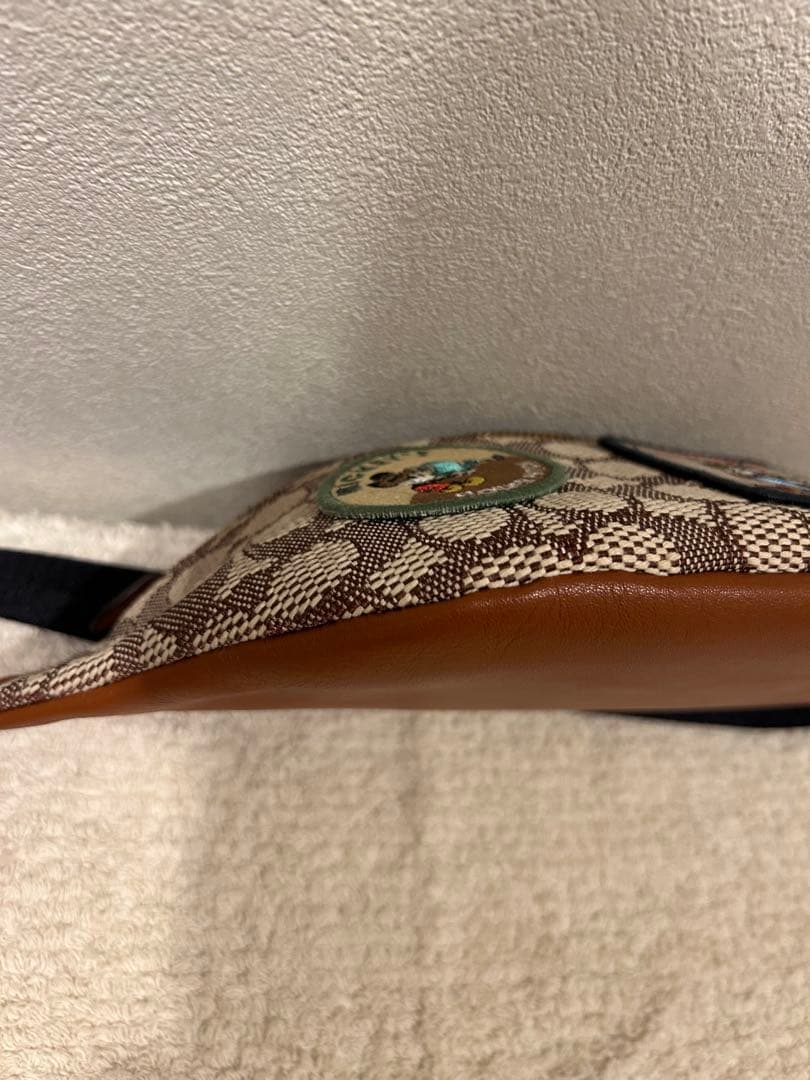 coach✖️ディズニー　限定品　ミッキー・ドナルド パッチ付きボディバッグ
