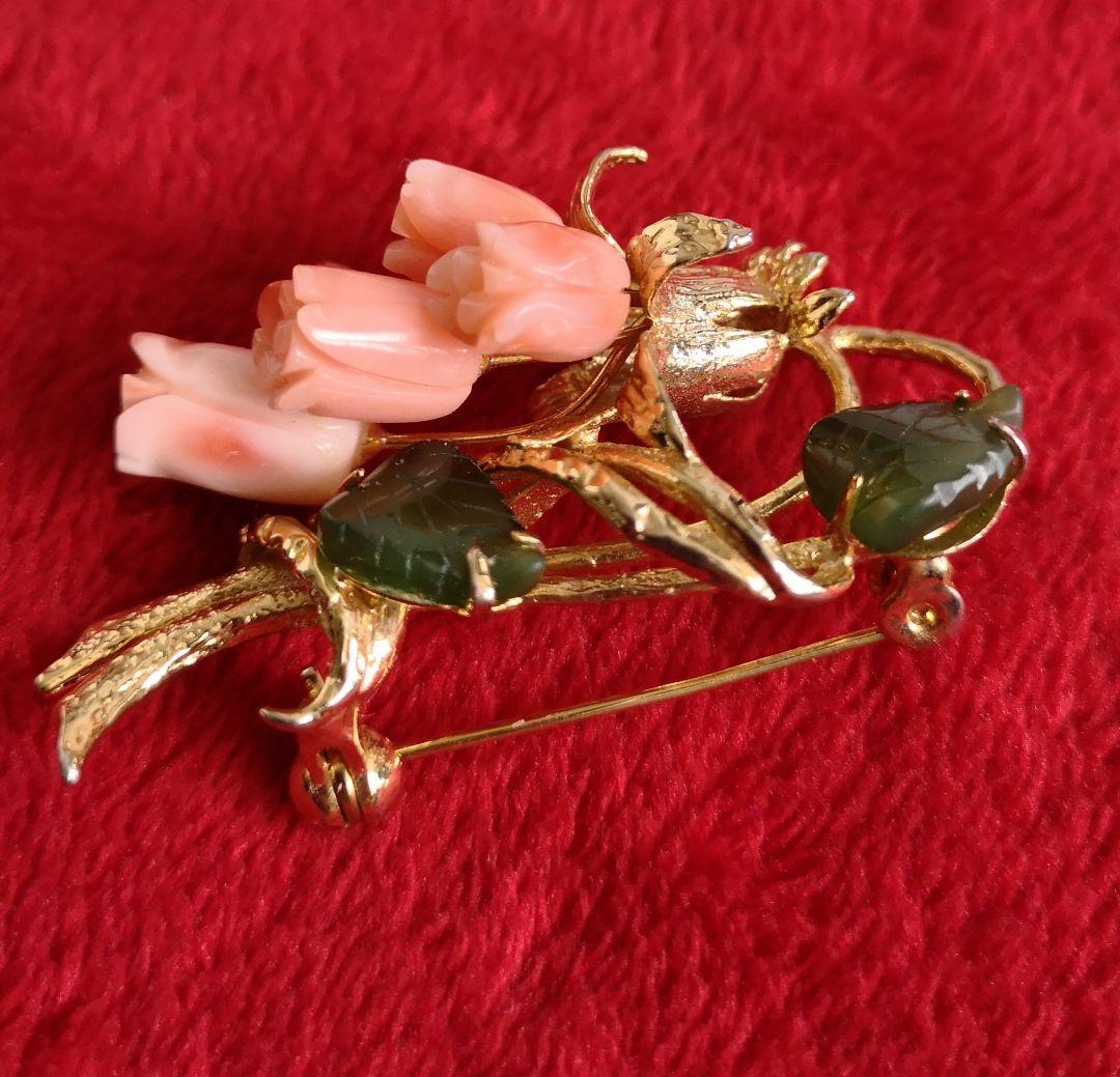 ビンテージ ブローチ 美品 ピンク珊瑚 翡翠 彫刻 チューリップ モチーフ