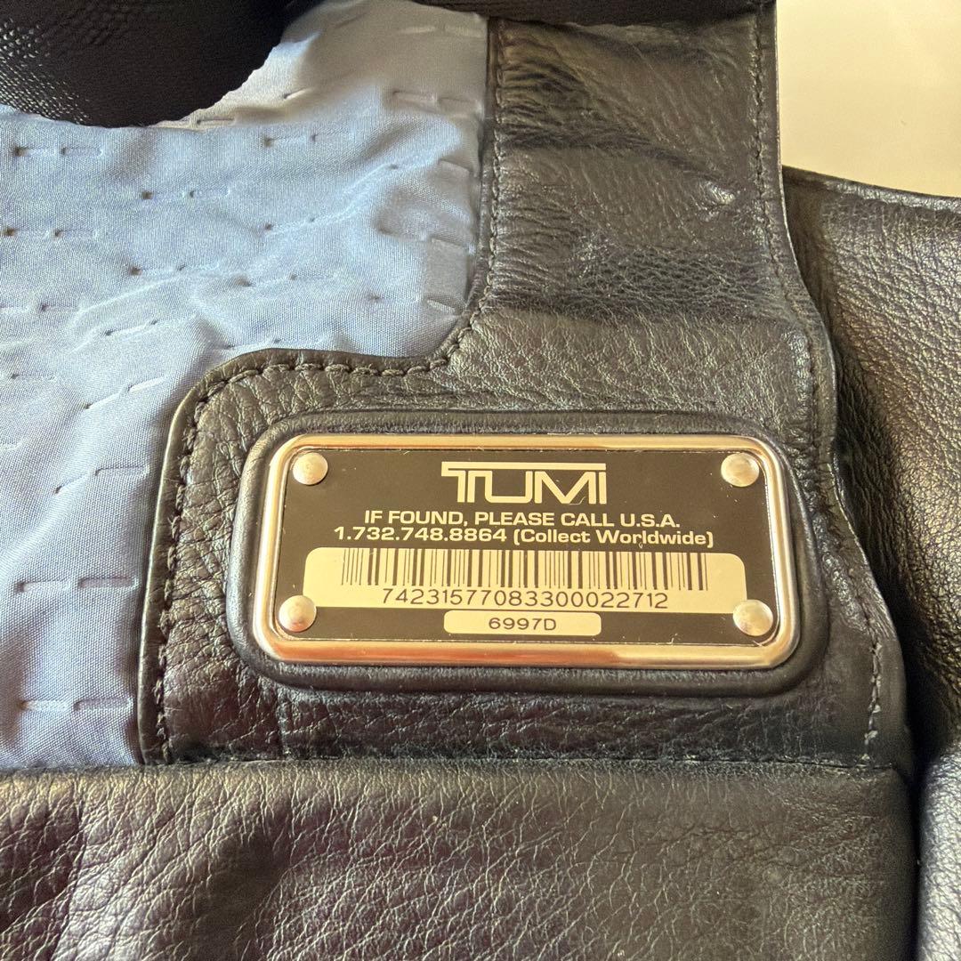 u*l様 TUMI/・トゥミイ黒 レザー ボディバッグ ウエストポーチフラップ付