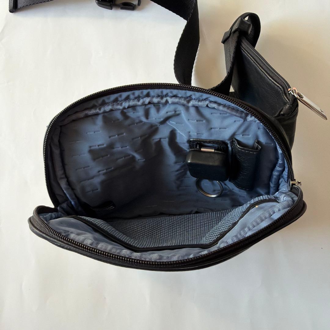 u*l様 TUMI/・トゥミイ黒 レザー ボディバッグ ウエストポーチフラップ付