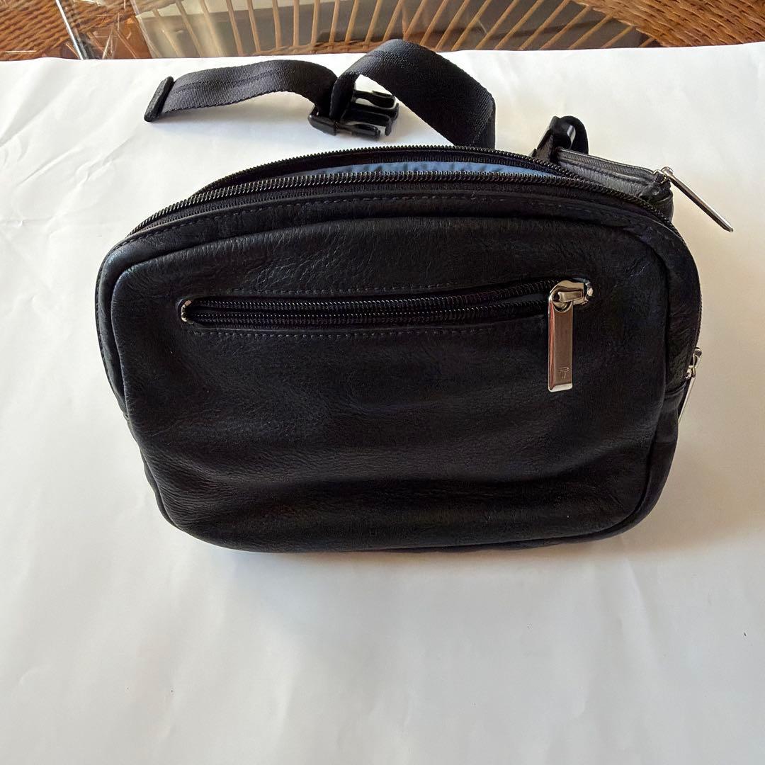 u*l様 TUMI/・トゥミイ黒 レザー ボディバッグ ウエストポーチフラップ付