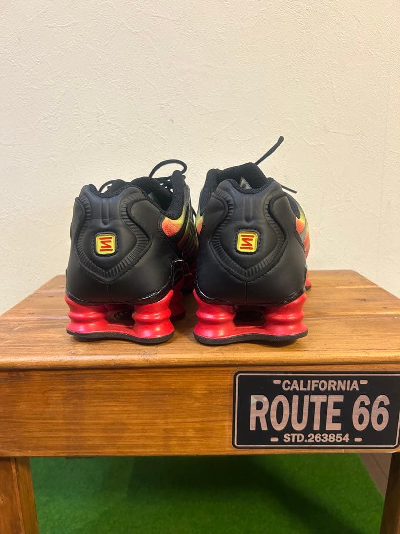 靴 Nike Shox TL \"Black and Volt\"