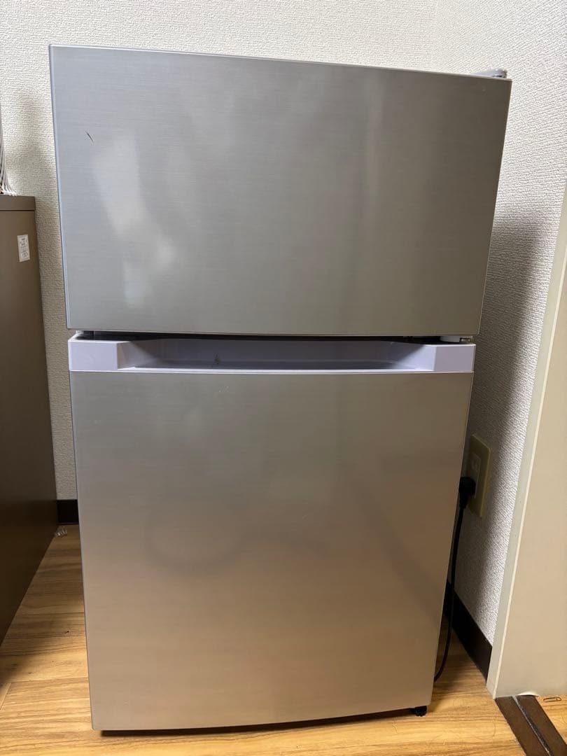 シルバー 二段式冷蔵庫 上部冷凍室