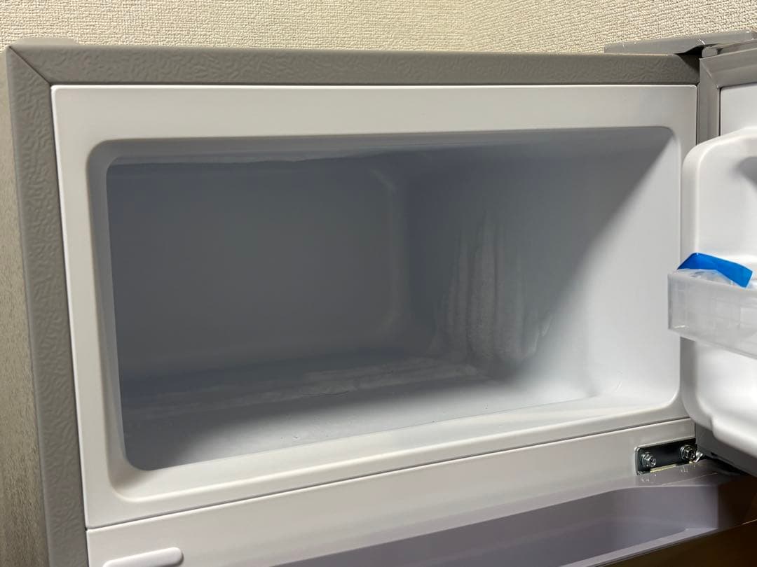 シルバー 二段式冷蔵庫 上部冷凍室