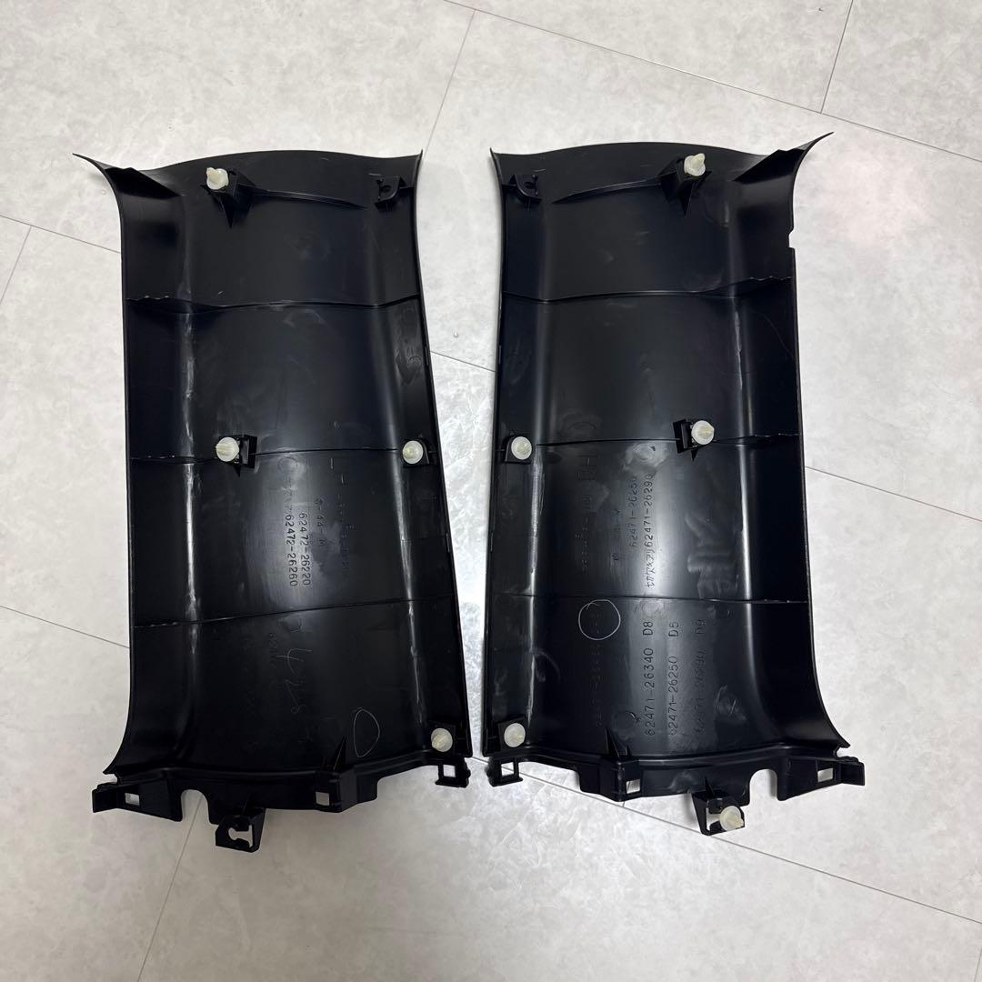 トヨタ　ハイエース200系現行ダークプライムⅡ 純正Dピラー（左右セット）