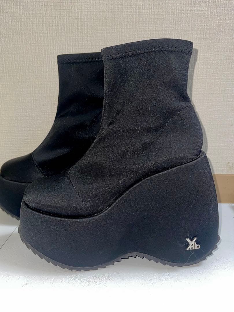 靴 YELLO TOKYO BLACK PLATFORM SHORT BOOTS