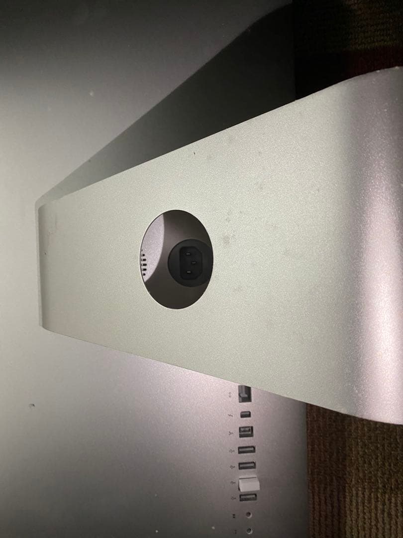 ⑤ iMac 21.5インチ　Mid 2011 ジャンク品