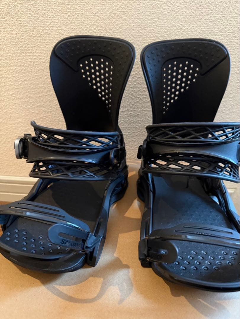 美品Salomon HOLOGRAM BLACK Mサイズ