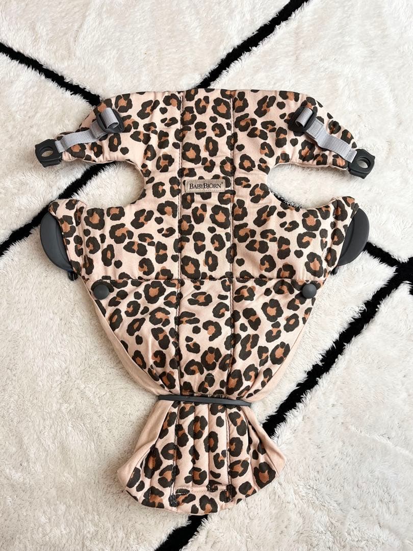 レア　ベビービョルン　抱っこ紐　ミニ　ベージュ　レオパード　豹柄