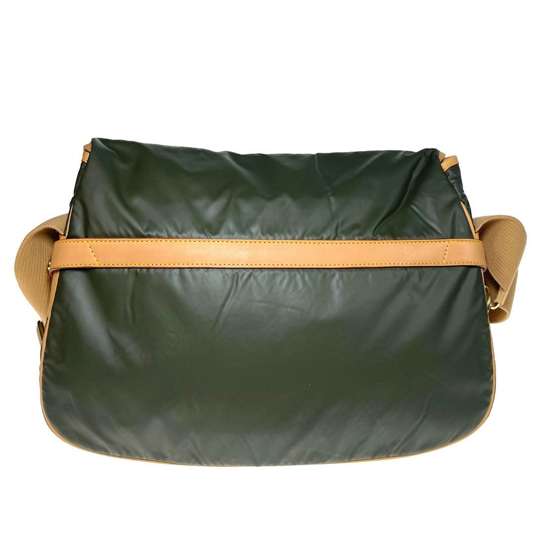 美品 HUNTING WORLD ショルダーバッグ バチュークロス a723