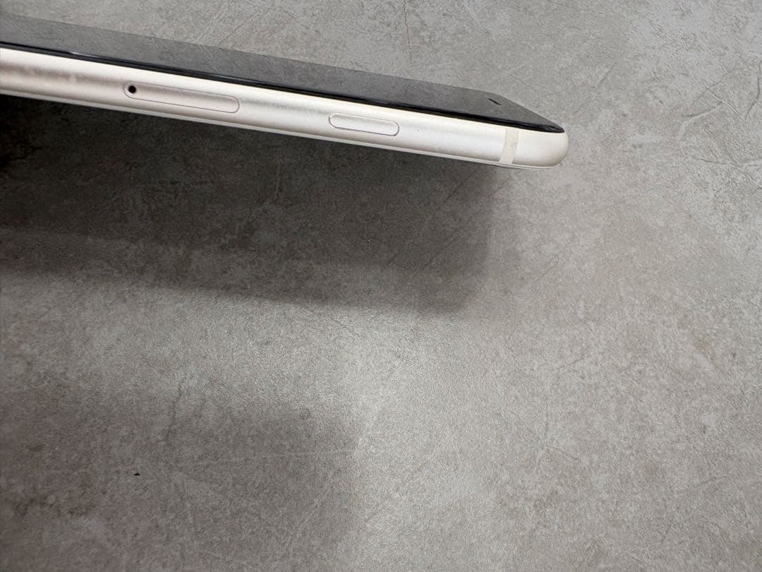 iPhone SE3 128GB SIMフリー スターライト　白　付属品付