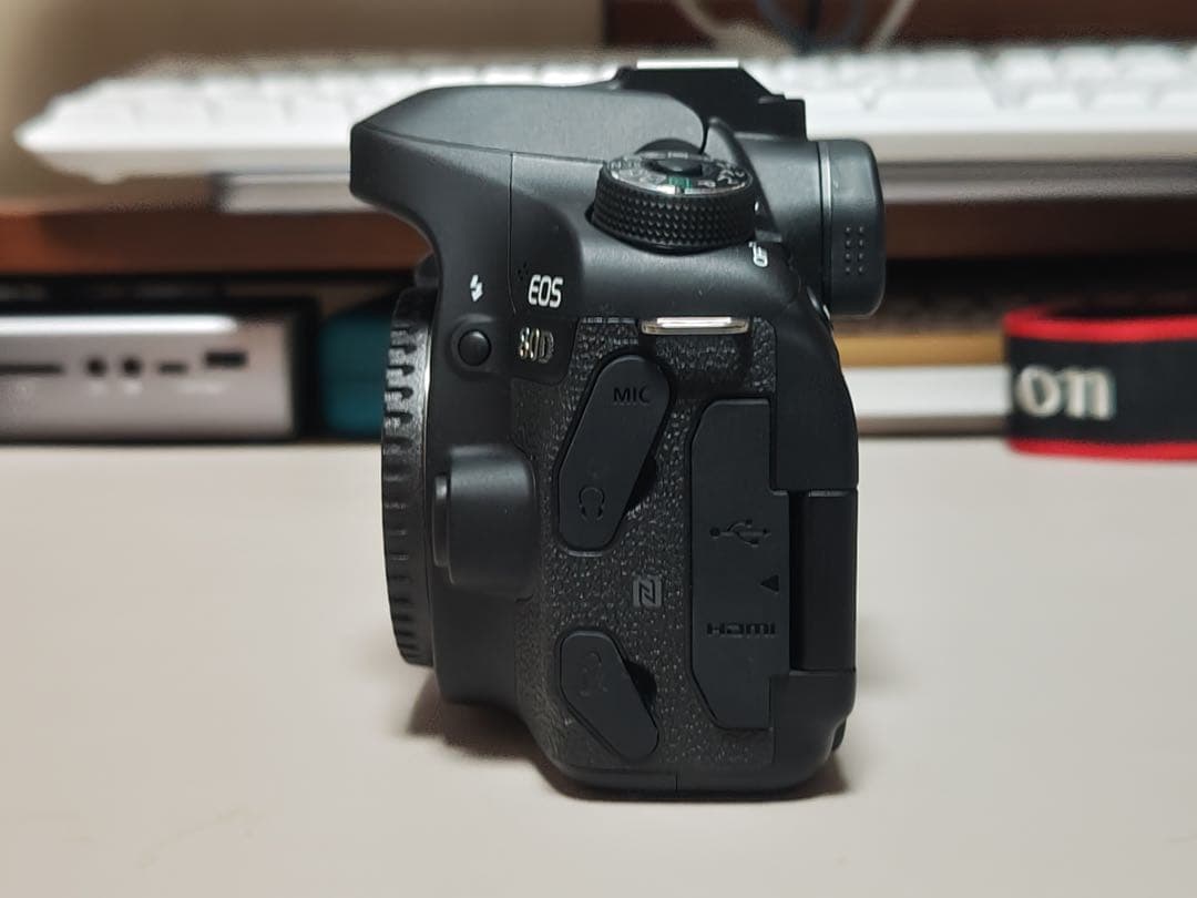 【レンズ付き】Canon EOS 80D デジタル一眼レフカメラ