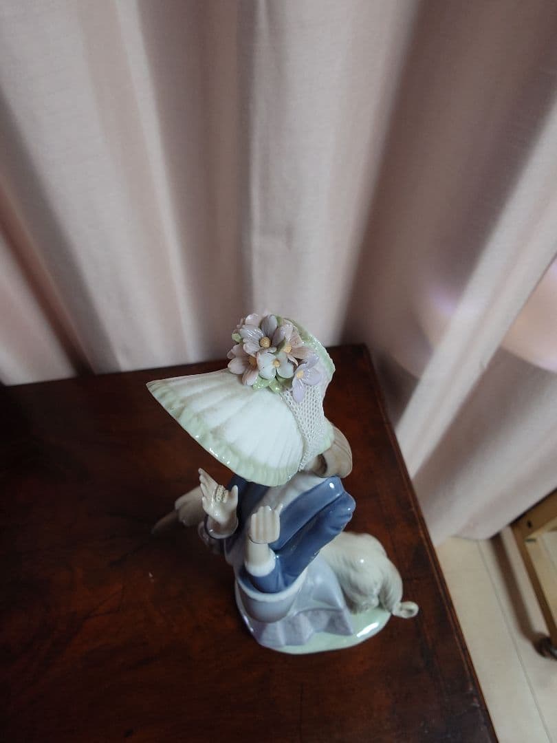 専用J様　LLADRO　青と白の陶器製女性像と犬