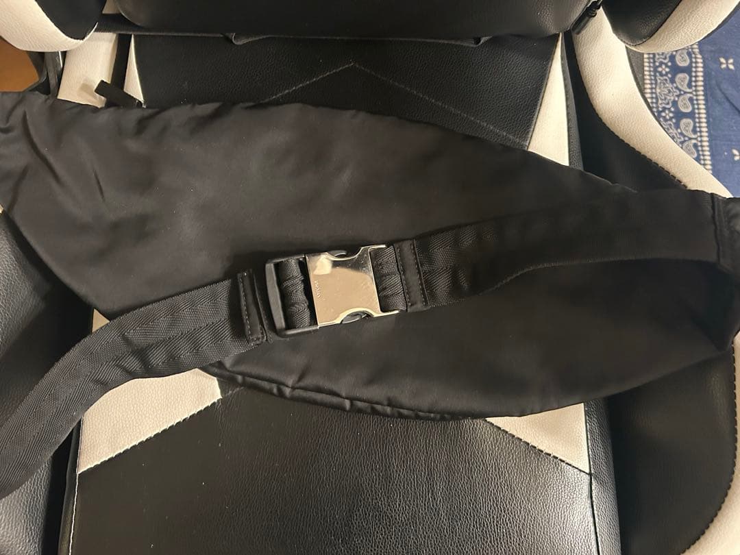 PRADA ブラックナイロンボディバッグ