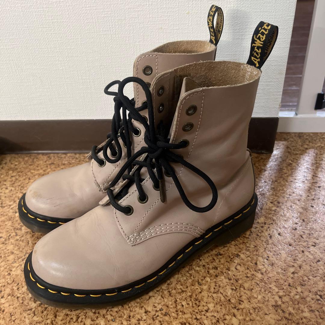 Dr. Martens ベージュ ハイカットブーツ
