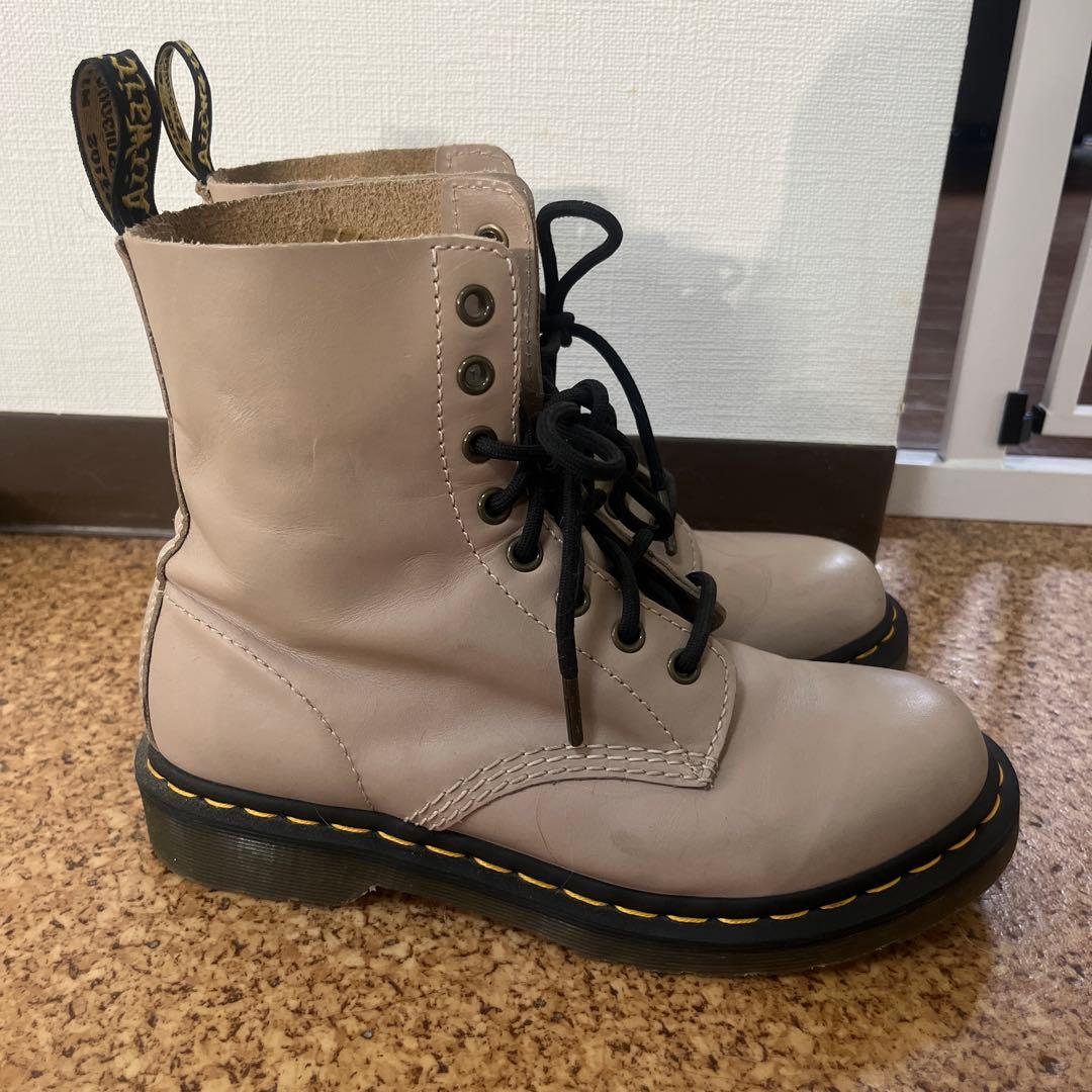 Dr. Martens ベージュ ハイカットブーツ
