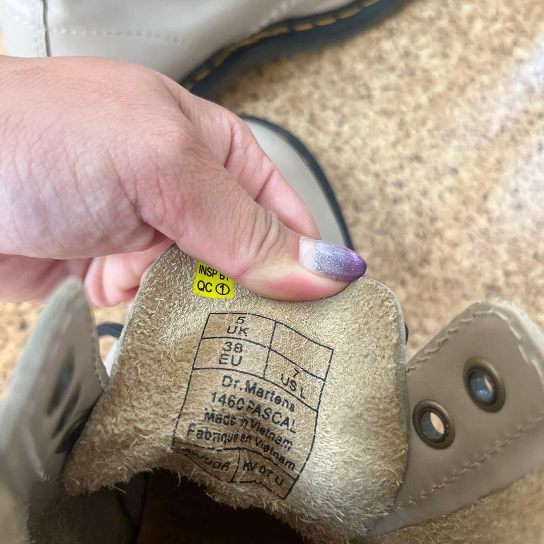 Dr. Martens ベージュ ハイカットブーツ