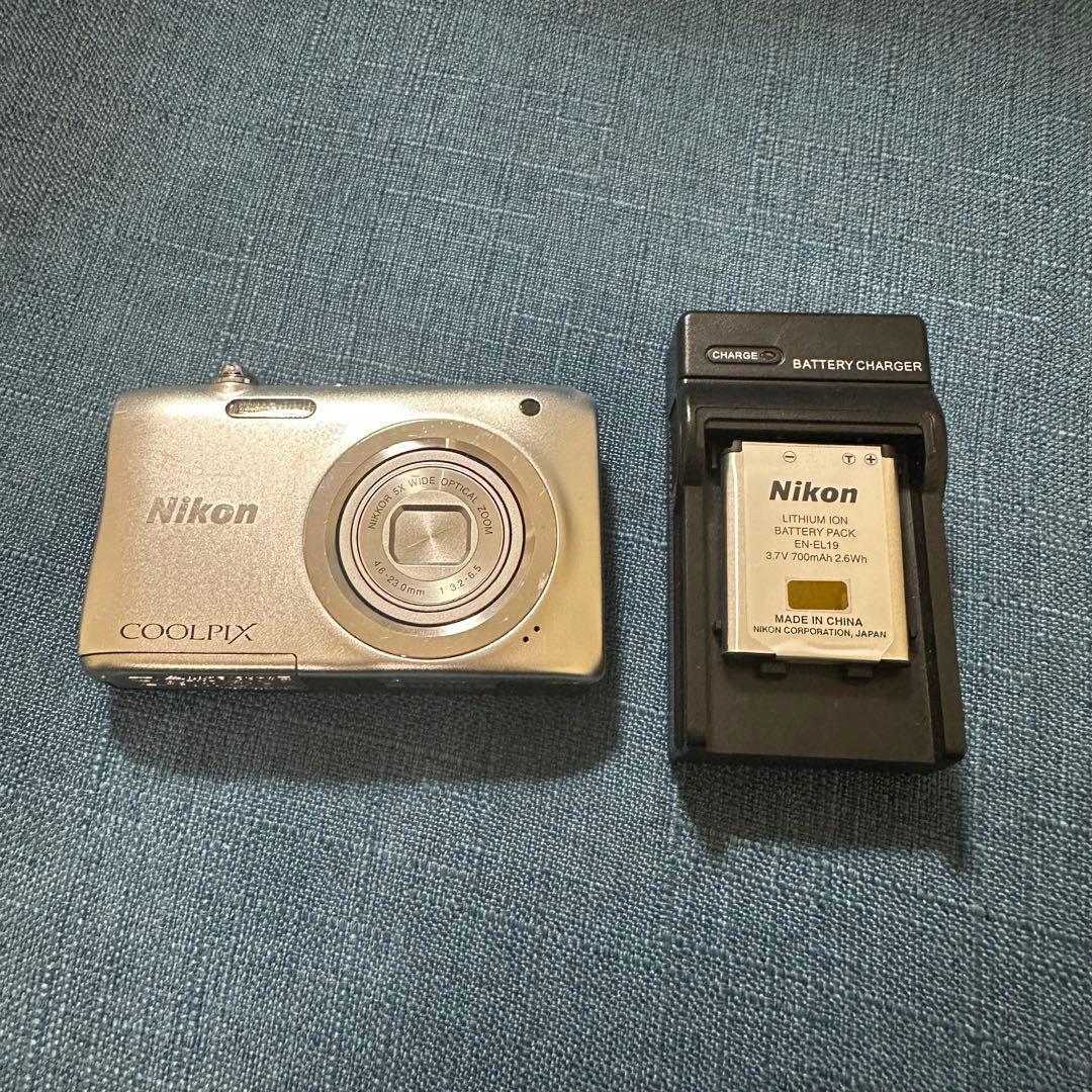 お値下げ中❗️nikon coolpixA100 シルバー デジカメ コンデジ