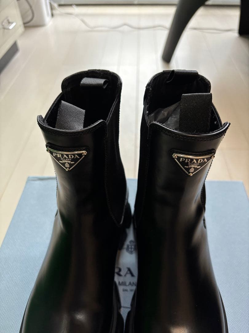 プラダPRADA ブーツ モノリスチェルシーブーツ1T256N ブラック