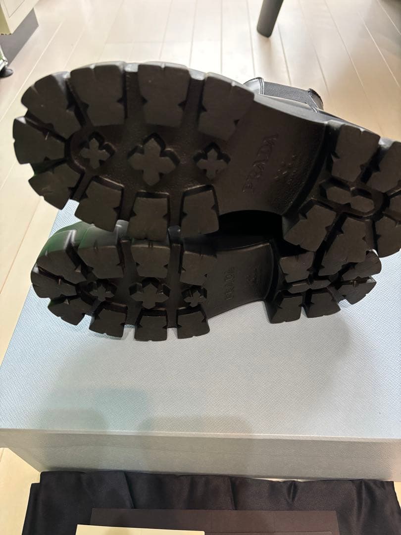 プラダPRADA ブーツ モノリスチェルシーブーツ1T256N ブラック