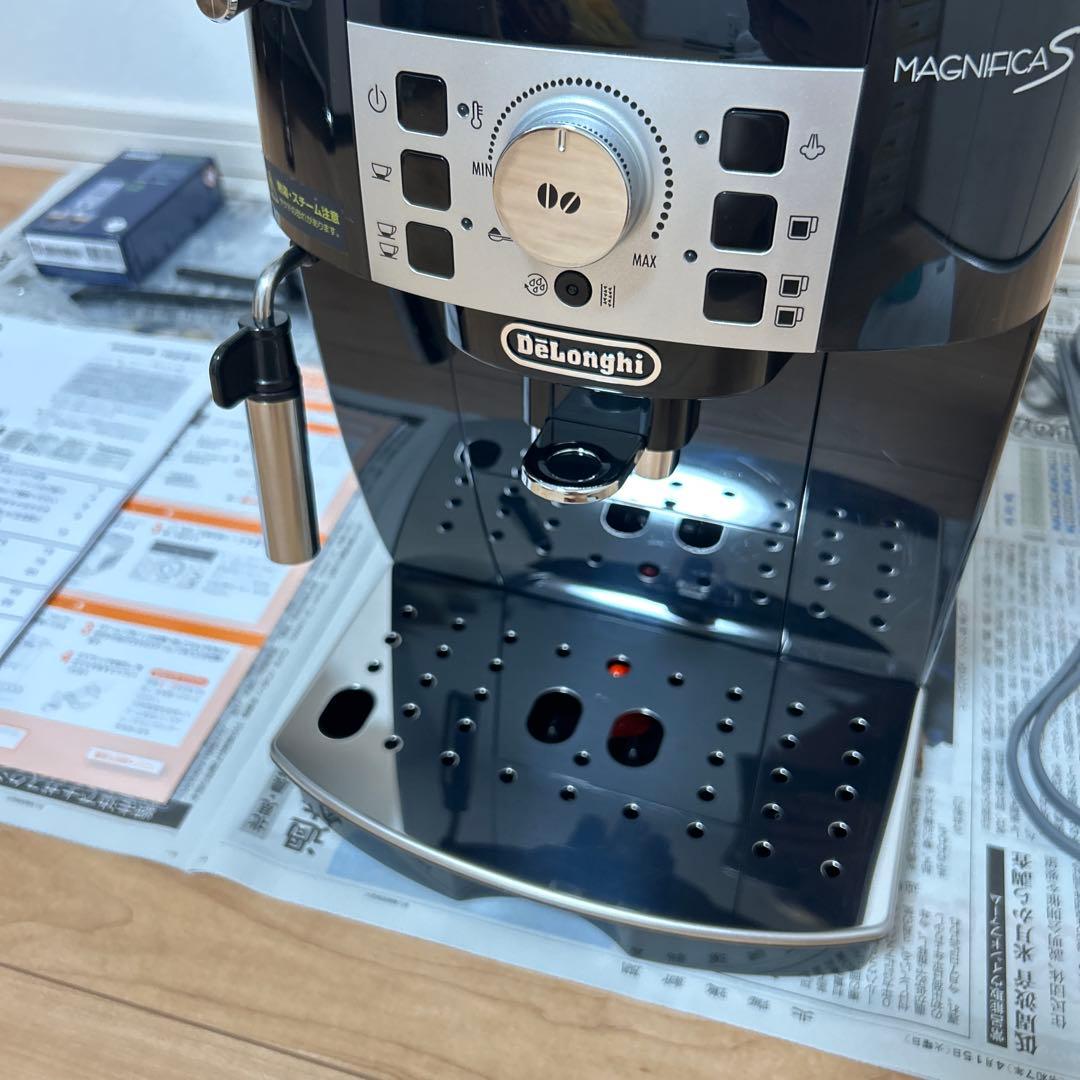 1回のみの使用　美品　デロンギマグニフィカS ECAM22112