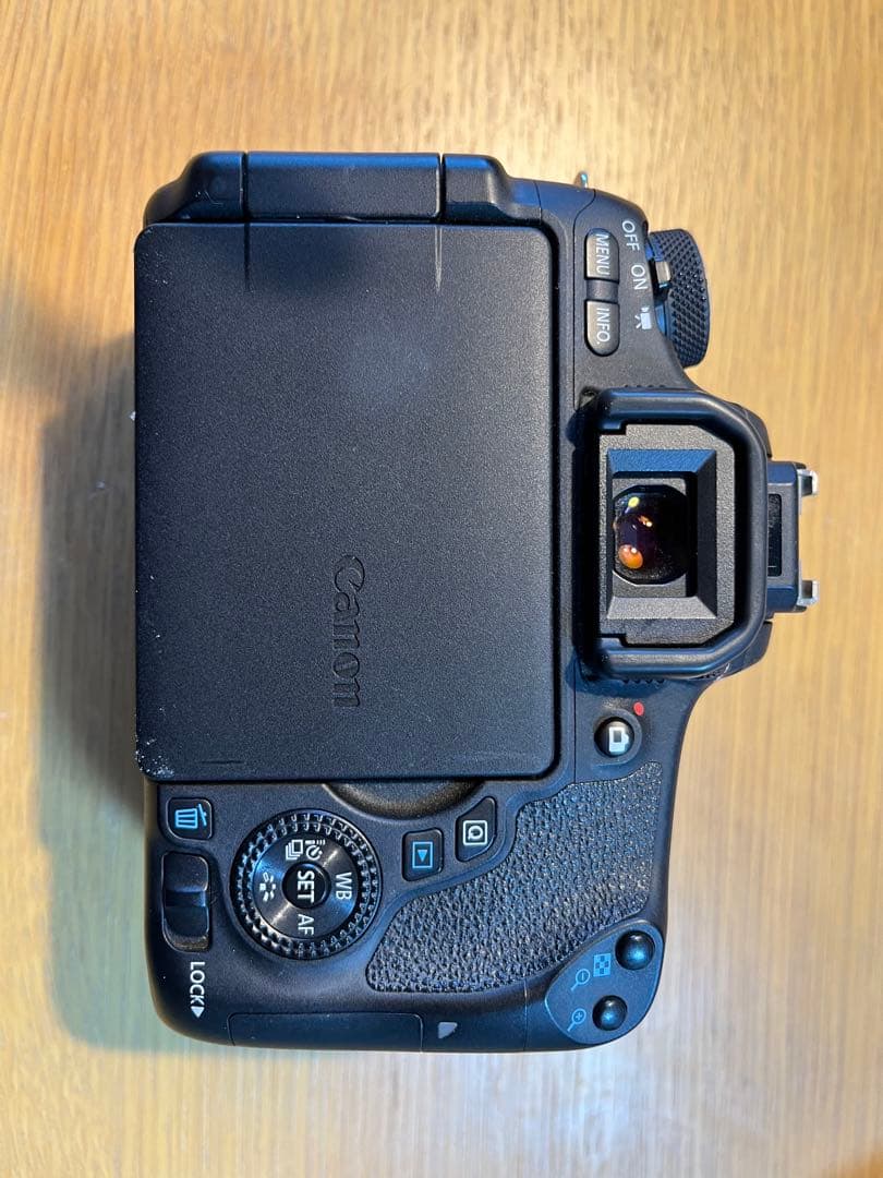 Canon EOS 8000D(W) ダブルズームキット相当　三脚＆カード付き