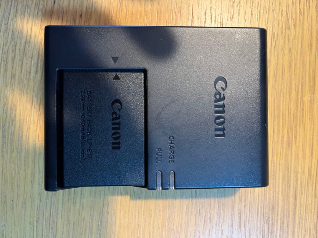 Canon EOS 8000D(W) ダブルズームキット相当　三脚＆カード付き