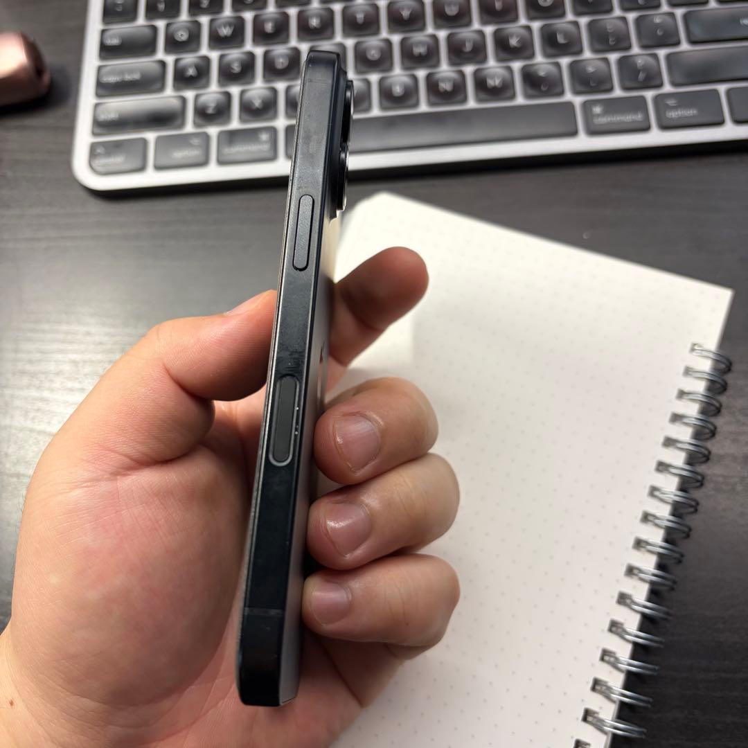 Apple iPhone 16ブラック 本体 256㎇保険付き