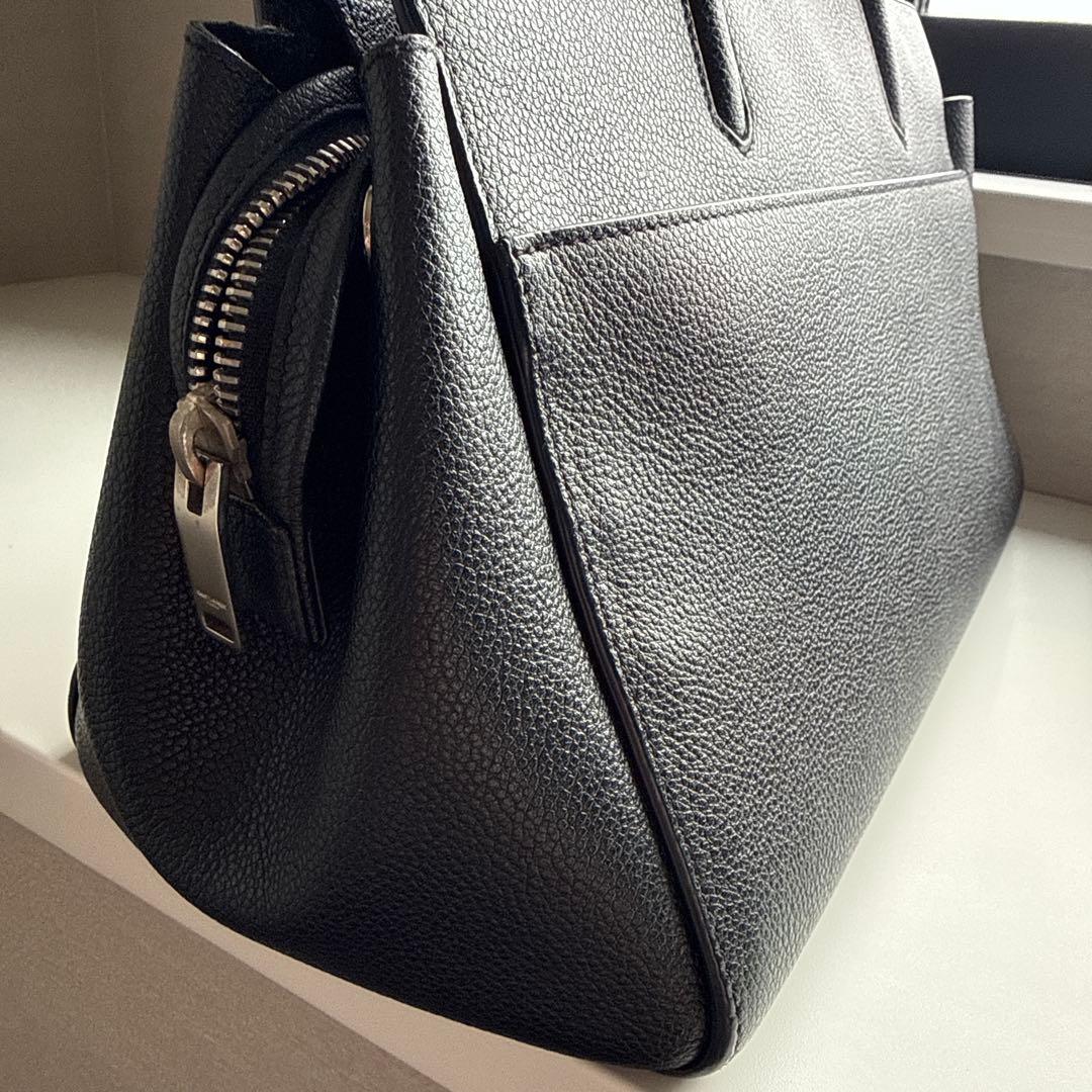 SAINT LAURENT ブラックハンドバッグ