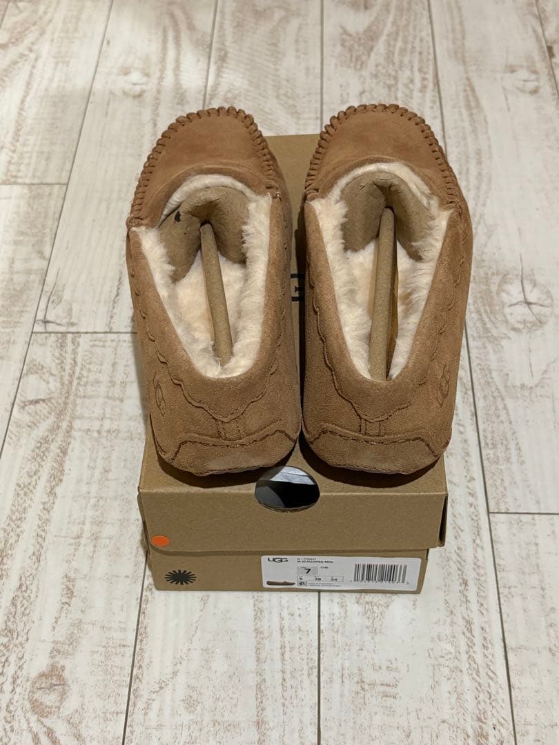 【新品未使用】UGG Scalloped Moc スカラップドモック モカシン