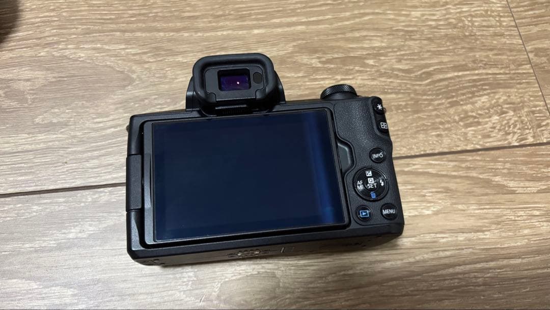 Canon EOS kiss M 標準ズームレンズキット+22mm単焦点レンズ