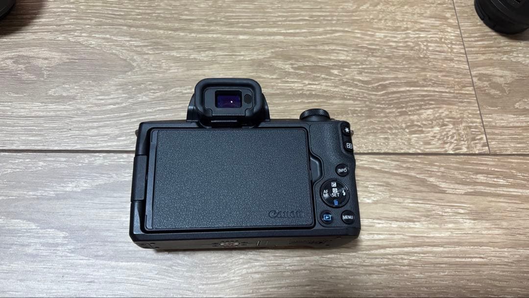 Canon EOS kiss M 標準ズームレンズキット+22mm単焦点レンズ