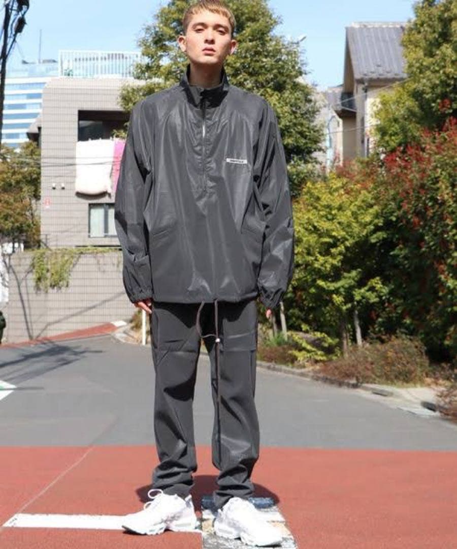 ESSENTIALS ブラック ナイロンジャケット・パンツセット　オーバーサイズ