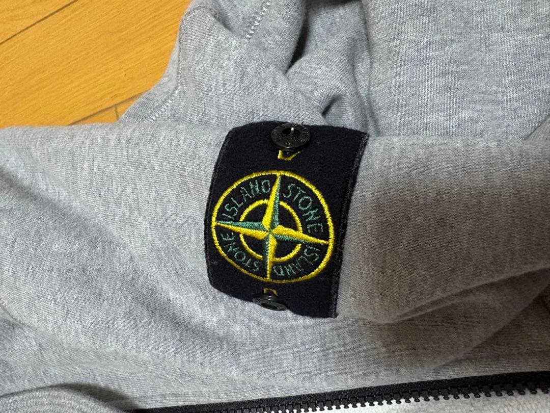 STONE  グレー フード付きパーカー